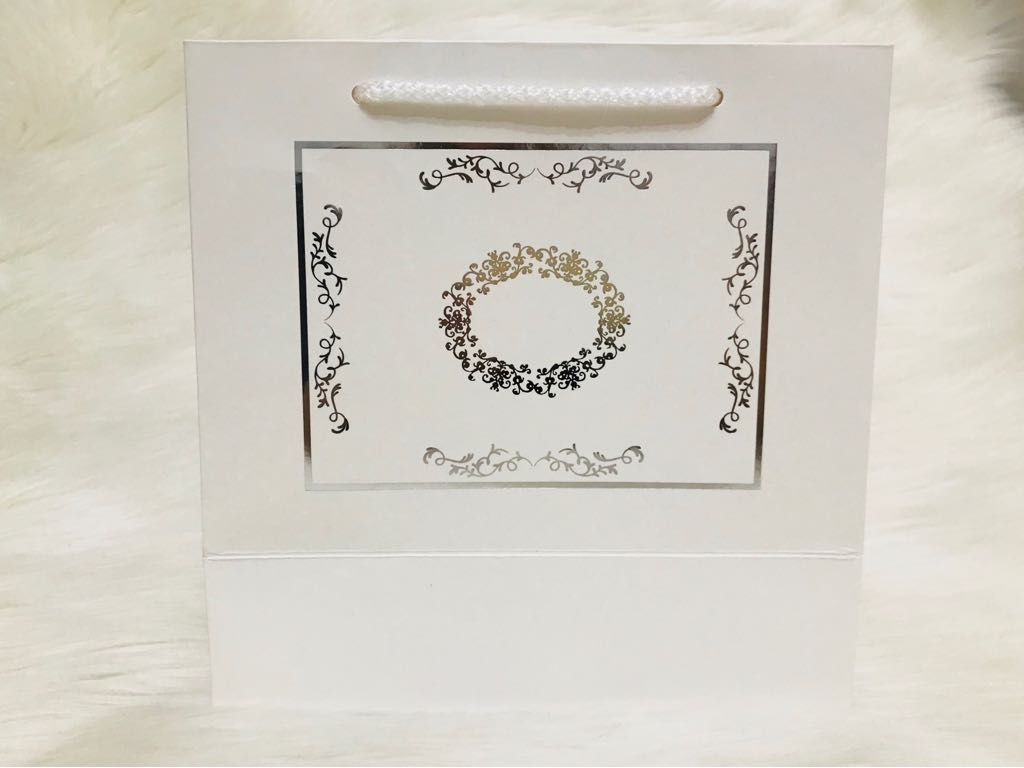 Karton Çanta Beyaz (Desen 2) — galeri görseli